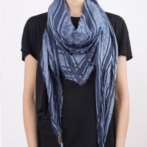 Gucci Trigon Acantha Scarf